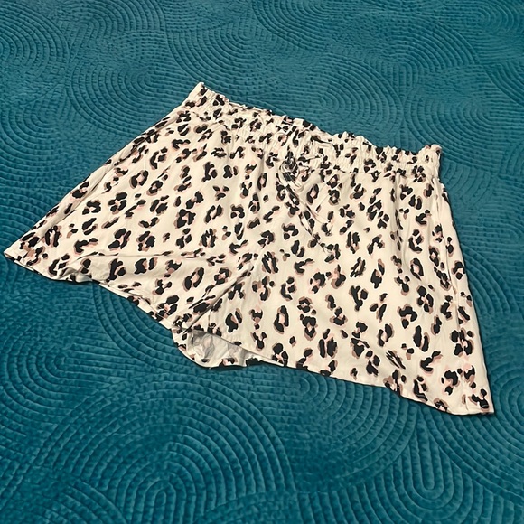 NWOT Express leopard print drawstring shorts - Picture 1 of 4